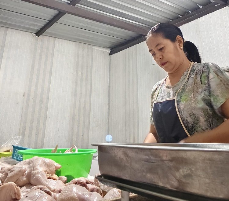 Gambar Disiplin Menyisihkan Penghasilan, Uriyati Raih Kemajuan Usaha Bersama BMT NU Jatim